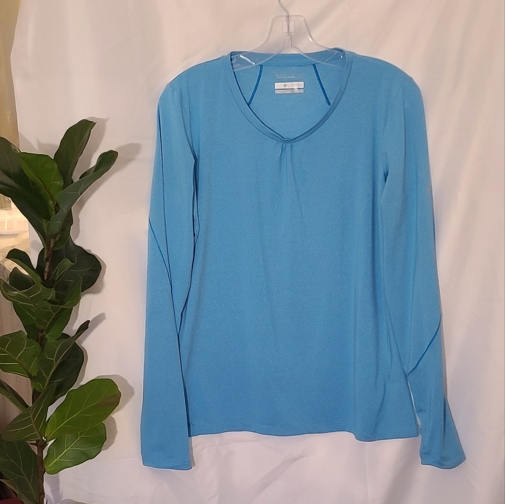 Blue Columbia  Long Sleeve Top - size L 💙